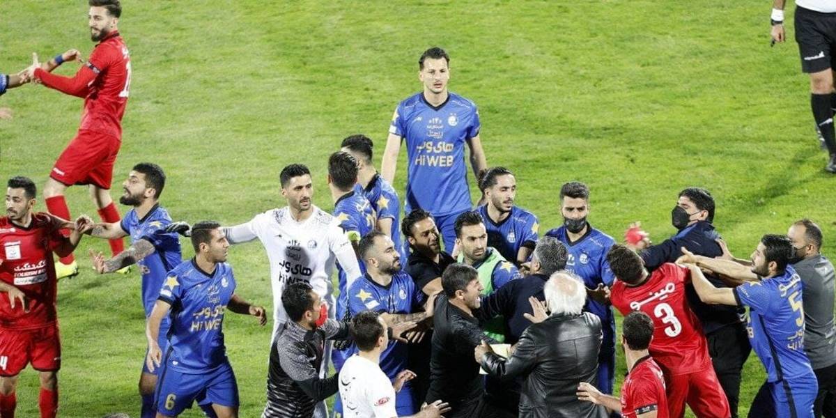 مشت بهزاد غلامپور بر صورت فرشاد فرجی+عکس دیده نشده