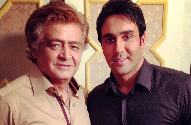 اتفاق بارنکردنی|فرو کردن تراول در دهان رضا رویگری؛جشن عجیب لاتی برای ستاره