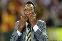 ببینید ادای احترام آسمانی به پله بزرگ در قطر