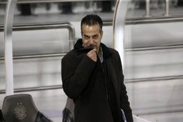 ماجرای پالتوی ناصر حجازی روی نیمکت استقلال مقابل الریان چه بود؟

