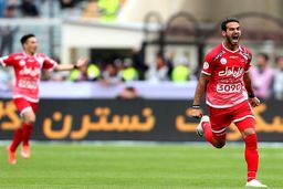 نوراللهی کاپیتان اول یحیی در پرسپولیس

