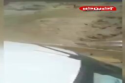 ریزش وحشتناک سنگ‌های غول پیکر در محور هراز|جاده بسته شد