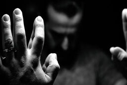 تصویر زنی که هنگام فاجعه دست درازی خود را کشت|عکس محل پرتاب