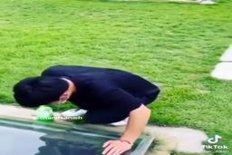 ببینید ترسناک‌ترین گورستان دنیا با قبرهای شیشه ای