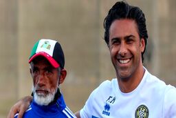 استقبال جالب هواداران از فرهاد مجیدی بعد از رسیدن به رتبه ششم
