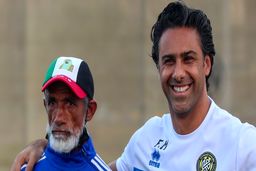 استقبال جالب هواداران از فرهاد مجیدی بعد از رسیدن به رتبه ششم