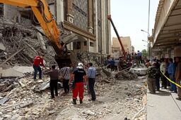 ضجه‌های جگرسوز پدری که دو فرزندش را در ریزش ساختمان متروپل از دست داد