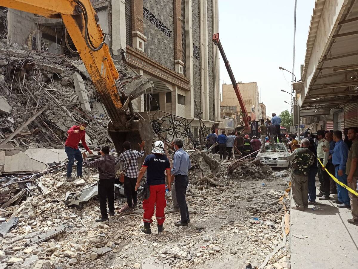 ضجه‌های جگرسوز پدری که دو فرزندش را در ریزش ساختمان متروپل از دست داد