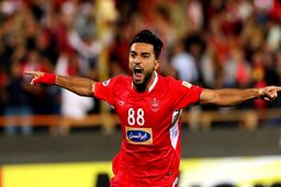 سیامک نعمتی در پرسپولیس ماندنی شد
