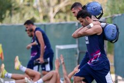 عیسی هر روز در سپاهان اخمو تر می شود