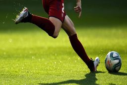 زمین فوتسال در اروپا با پوکه معدنی