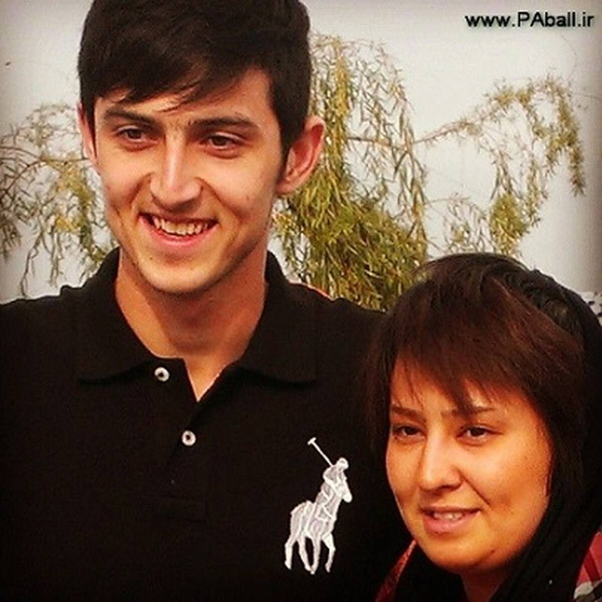 هدیه فوق لاکچری خواهر سردار آزمون به برادرش + فیلم

