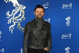 لحظه دیدنی اهدای سیمرغ بهترین بازیگر به امین حیایی|ویدئو