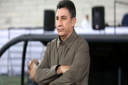 قلعه نویی:با این بازیکنان،می خواهیم با تاکتیک‌های مختلف بازی کنیم