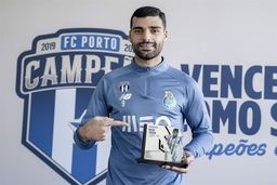 اهدای جایزه بهترین مهاجم لیگ برتر پرتغال به طارمی/ حضور مهاجم ایرانی در تیم منتخب هفته + عکس

