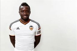 دست رد کمیسیون پزشکی تراکتور بر سینه بازیکن کامرونی
