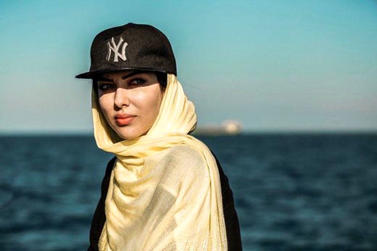 عکس عاشقانه لیلا اوتادی و شبنم فرشادجو؛گلی سریال یاور با مانتوهای خاص