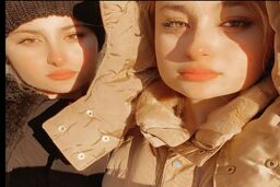 عکس متفاوت سارا و نیکا در طبیعت 