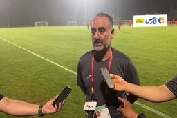 (ویدئو) حرکت جذاب حسن عبدی بابت اذان در حین مصاحبه با خبرنگاران