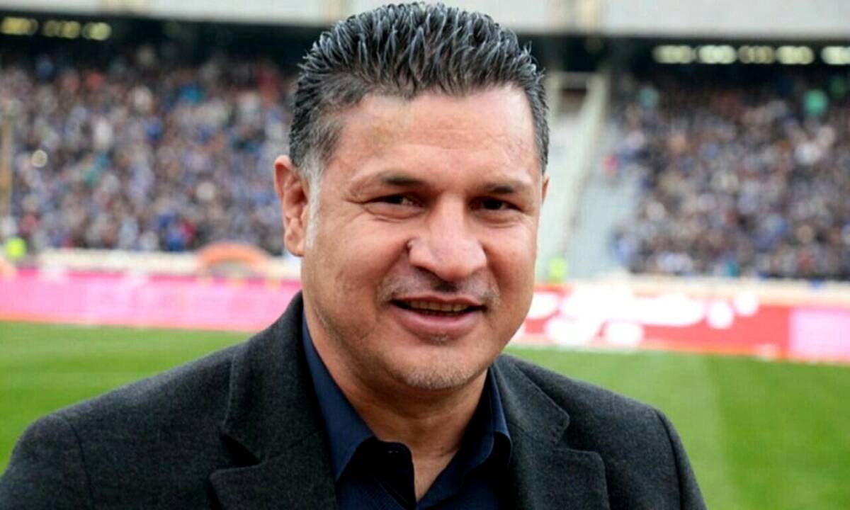 فیلم؛ نقاشی چهره علی دایی با توپ فوتبال و واکنش او