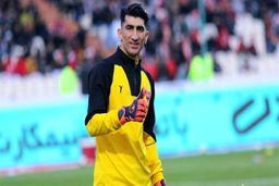 ژست جالب بیرانوند با مجسمه‌اش + عکس

