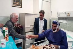 فیلم عیادت درویش و خوردبین از بیرانوند در بیمارستان