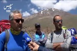 روش صعود عجیب به قله‌ی دماوند خبرساز شده است؛فیلم