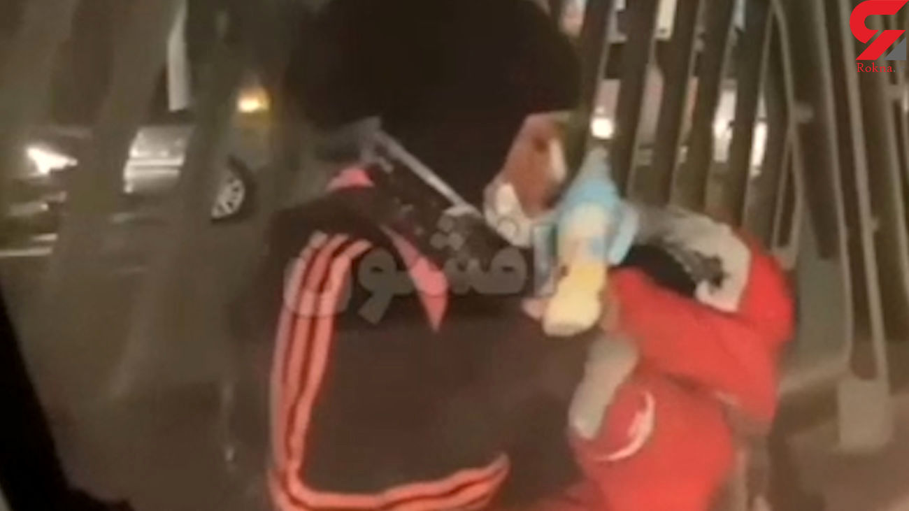 ببینید زن گدای جنجالی در تهران؛تعجب رهگذران