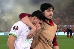 تصاویر اشک های تمام نشدنی علیرضا جهانبخش در آغوش سردار آزمون