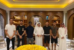 دیدار علی کریمی با رئیس القطر + عکس

