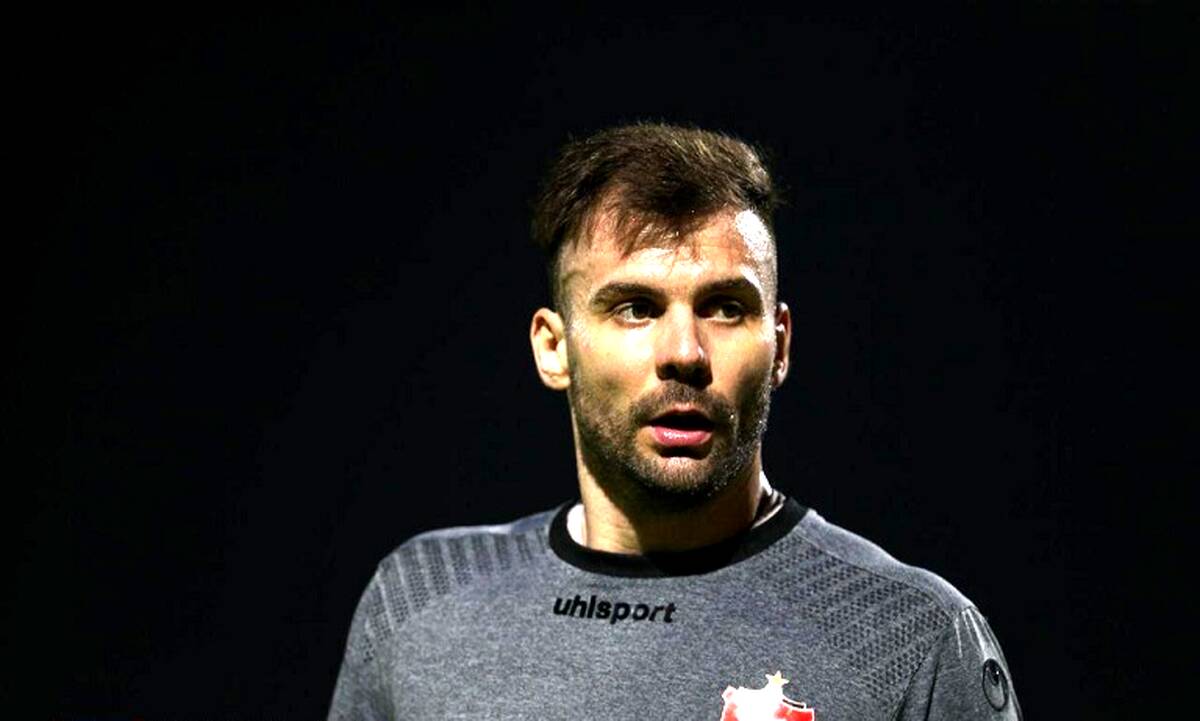 دروازه‌بان پرسپولیس در آستانه فسخ قرارداد

