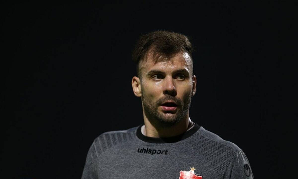 دروازه‌بان پرسپولیس در آستانه فسخ قرارداد

