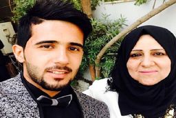 عکس غم انگیز از بشار رسن در نجف بر سر مزار مادر + عکس

