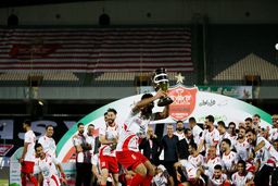 رقص  جنجالی کنعانی‌زادگان با جام قهرمانی+عکس