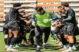 استقبال از علیرضا بیرانوند با کتک در تمرینات بوآویشتا|عکس