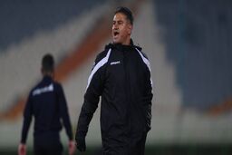 مربی پرسپولیس: گل محمدی نجابت می کند؛چرا ناظرها قاطع نیستند