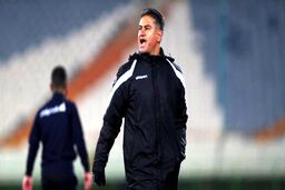 مربی پرسپولیس: گل محمدی نجابت می کند؛چرا ناظرها قاطع نیستند