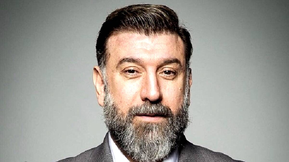 علی کریمی و کاظمیان هم به بیمارستان رفتند