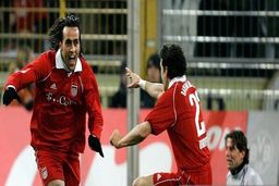 گل تماشایی علی کریمی در لیگ قهرمانان اروپا