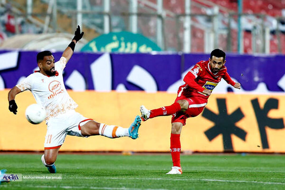عکس:تمیروف روی سکوهای آزادی شاهد آتش بازی پرسپولیس