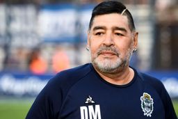 اولین عکس دیگو مارادونا بعد از عمل جراحی

