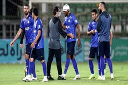 استقلال در دفاع و هافبک ضعف دارد