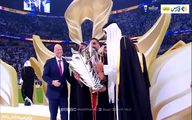 لحظه بالا بردن جام قهرمانی توسط کاپیتان قطر به سبک مسی