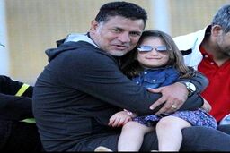 عکس علی دایی با جایزه باورنکردنی یکصد هزارتومانی