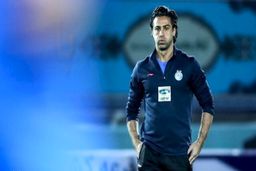 نقد تند فرهاد مجیدی: حتما باید یک نفر بمیرد تا لیگ تعطیل شود؟!

