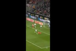 فیلم| 2 فوق‌‌ واکنش عجیب و غریب دروازه‌بان بوندسلیگایی