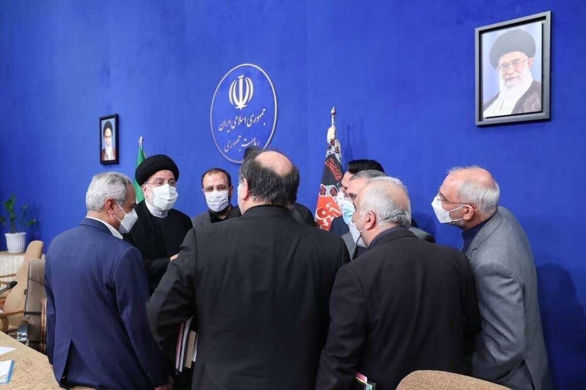  خوش و بش رئیسی با برخی از وزرای روحانی