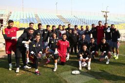 ​عکس یادگاری بازیکنان پرسپولیس با هوادار خاص