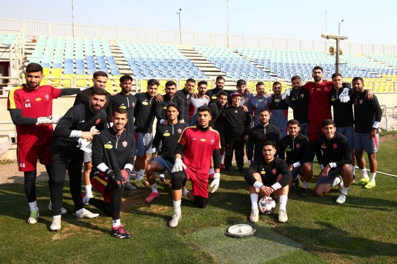 ​عکس یادگاری بازیکنان پرسپولیس با هوادار خاص