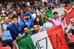  ایتالیایی‌ها اینگونه جام قهرمانی را بالای سر بردند